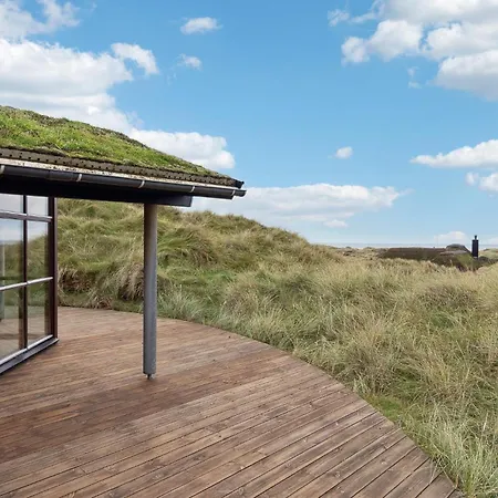 Holiday home Stunning In With House Sea View